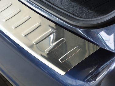 Opel Astra J hečbekas 5 durys 2012-2015 buferio juosta